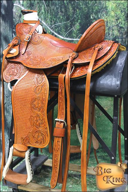 Beige Leather Ranch Roping Saddle F489017