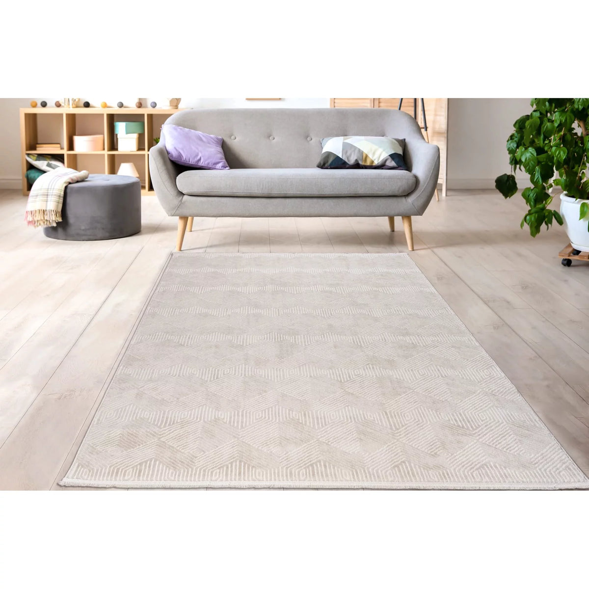 Cream 8x10 Geometric Pattern Indoor Area Rug U320852