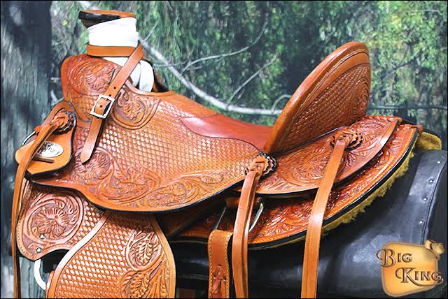 Beige Leather Ranch Roping Saddle F489017